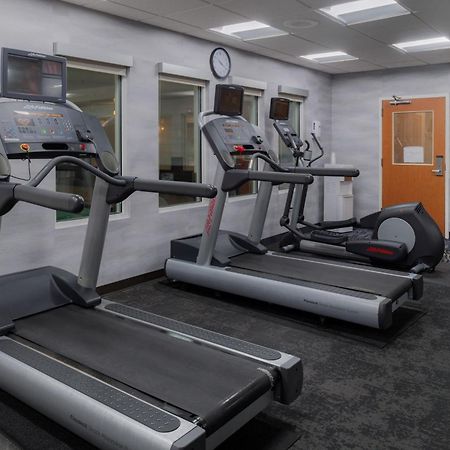 Fairfield Inn & Suites Greensboro Wendover Bagian luar foto